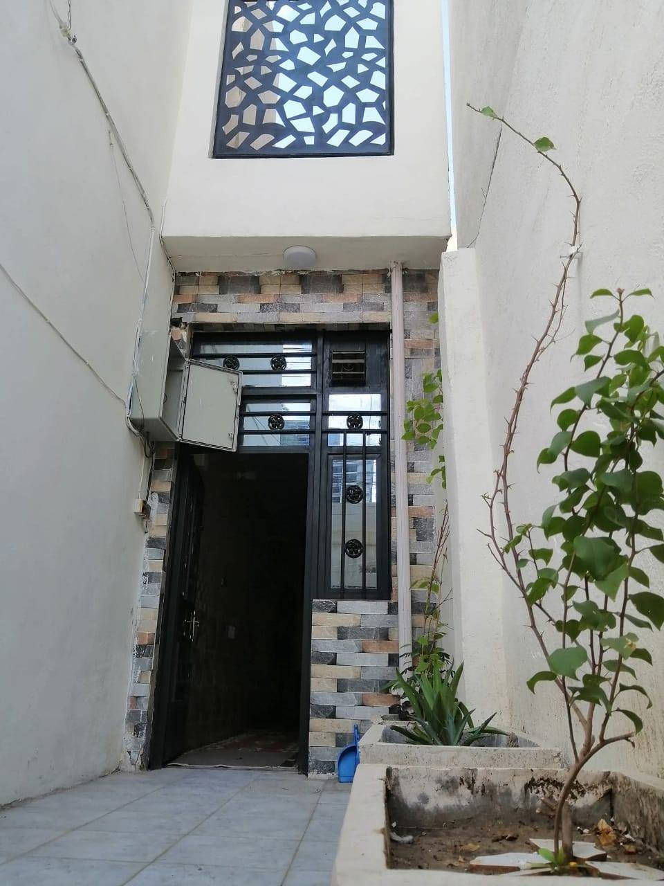 بيت للبيع
منطقة البياع شارع ١٤ قريب على معارض السيارات بظهره شارع ١٣ التجاري قريب جدا على تربية الكرخ الثانية.. سوق شارع ٢٠..يفيد للسكن  او الاستثمار. ملك صرف مساحة ٦٠م واجهة ٢م بداية البيت ٢*٥ طرمة'و ٢*١٠ مطبخ وممر بعده  يصير ٦*٥ بيها صالة وحمام ومنور ودرج وغرفة فوق بالطابق العلوي باسمي شخصيا ...مكون من طرمة ومطبخ وصالة ومنور  ......السعر ١١٥مليون مع مجال بسيط  ...
من صاحبه مباشرة بدون دلال 
للإستفسار الإتصال واتساب على الرقم
***********
#الجميع #البيع #الشراء #الأيجار
