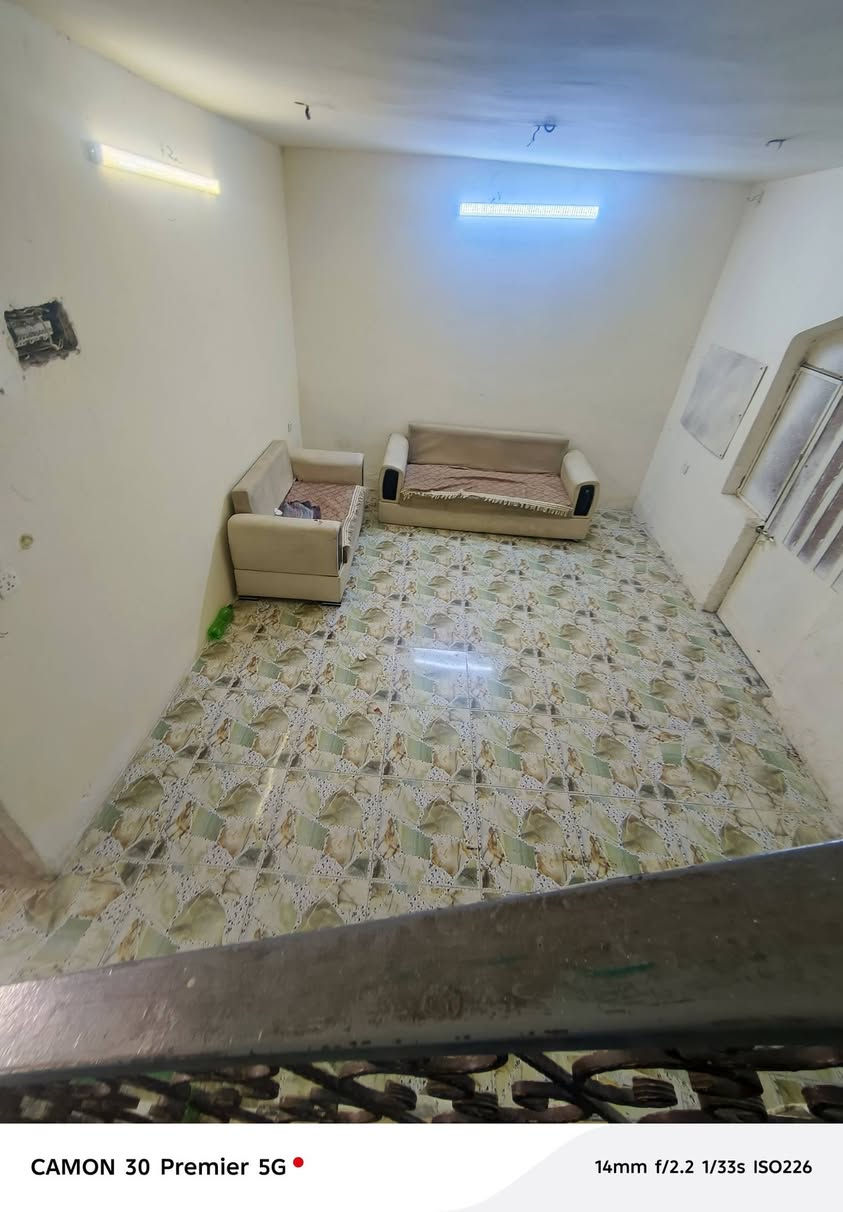 يالله يوجد بيت مساحه 130 اللايجار طابقين يتكون ثلاثه غرف نوم وصاله ومطبخ واستقبال وخدمات فوك وجوه وحديقه وكراج ايجاره 650 موقع الدوره شارع ستين خلف مطعم الريان الاستفسار ***********
