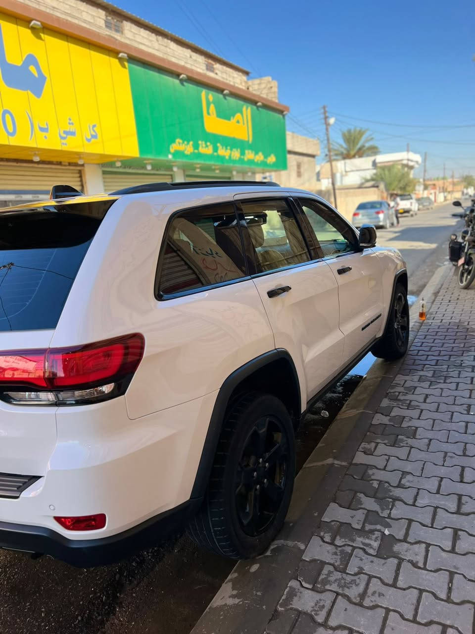 جيب كراند جيروكي خليجي 2019 مواصفات Limited محرك 6 سلندر  5راكب ماشية 70 الف سيارة مكفوله كفاله عامه سياره باسمي تحويل وكاله 

رقم جديد 
سنويه جديده إلى 2037
هزه جديده 2027 

مواصفات السيارة

محرك 3.6 لتر V6
قير اوتوماتيك 8 سرعات
دفع رباعي
مقاعد جلد
كراسي امامية كهرباء مع ذاكرة
تشغيل بصمة
شاشة وسطية
ابل كاربلاي اندرويد اوتو
كاميرا خلفية
حساسات امام خلف
رادار النقطة العمياء
رادار الخروج عن المسار
تثبيت سرعة
تكييف امامي وخلفي
جنوط المنيوم
انوار LED
سنسرات ضغط تايرات

الرقم ***********

سعر سياره 295
