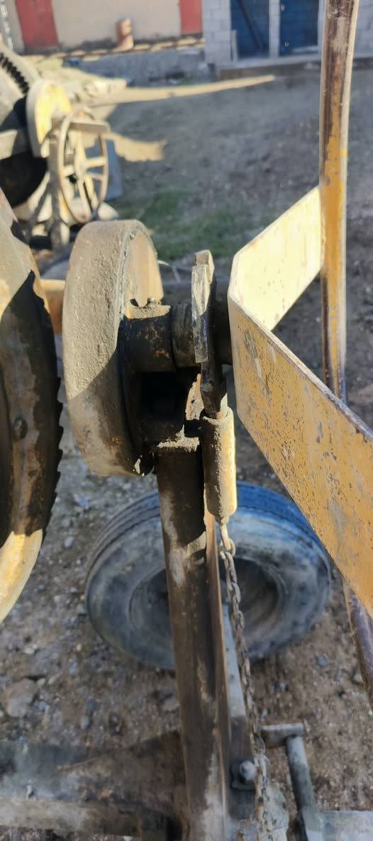 خباطه نكليزي جاهزه لشغل لبيع سعر مليون عنوان الانبار تصال ***********
