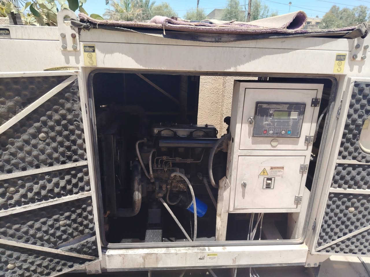السلام عليكم عندي مولدة كاتم حقيقي يانغ دونغ 23 kv مستعملة 1000 ساعة شغالة 100% و وياها ملحقات خزان الكاز سعة 1000 لتر و بوكس تشغيل وي كيبلات 15 متر .
كله ب 25 ورقة و بيها مجال بسيط للشراي رقمي 
***********
