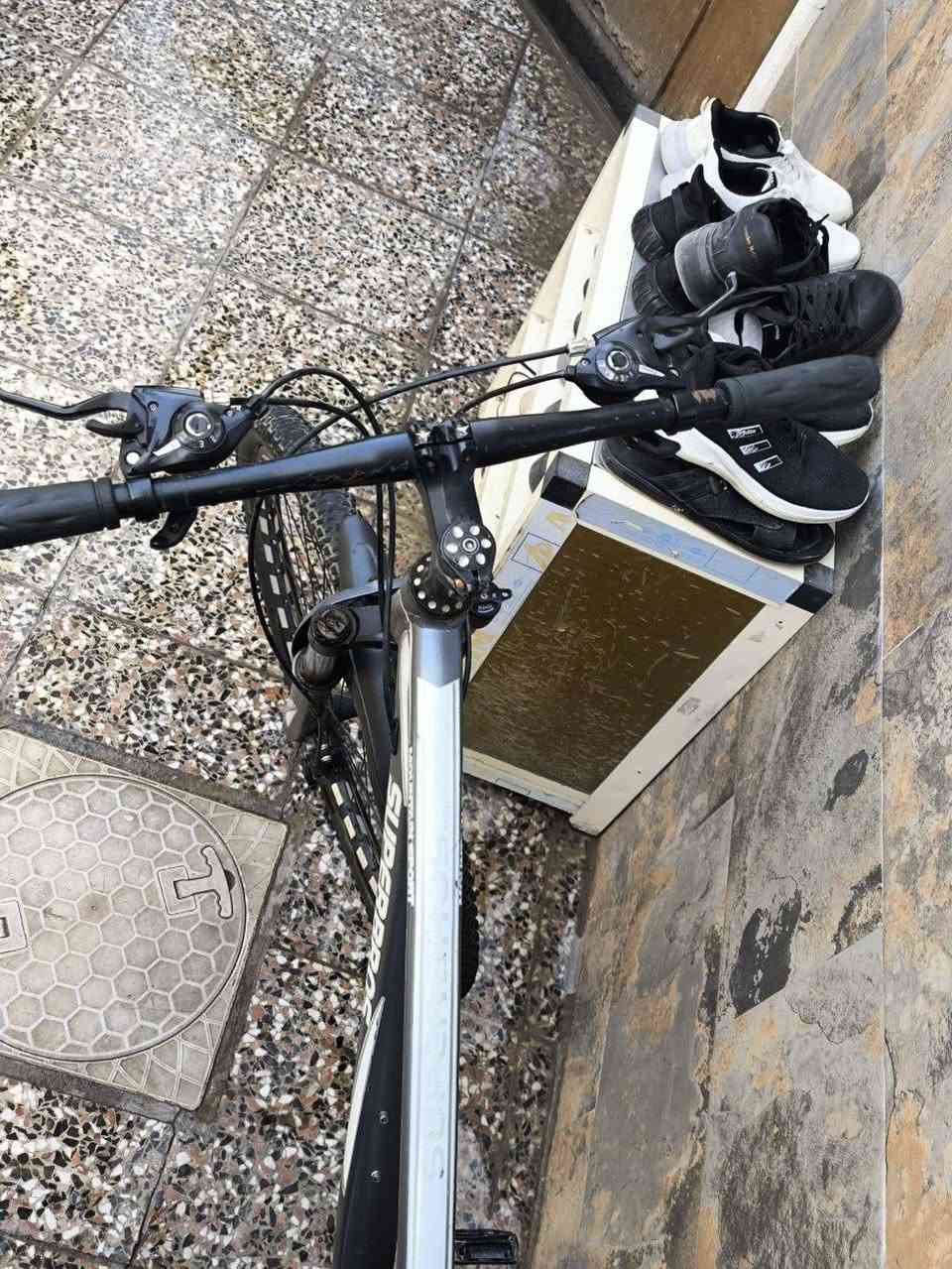 🚲 للبيع بايسكل SUPERBROS 🚲
بايسكل مرتب ونظيف، يحتاج فقط جوب يجي شراي اسويلكيا وانطيكا👍
المواصفات:
النوع: بايسكل جبلي
الماركة: SUPERBROS
الهيكل: قوي
قياس العجلات: 29
فرامل دسك امامي وخلفي 
مساعد أمامي
كرسي مريح
واقي طين خلفي
ستاند جانبي
الحالة: نضيف 95٪
السبب: ما عندي وقت أستخدمه
💰 السعر: (سوم 💲)
📍 المكان: (شهداء البياع)
📞 التواصل: خاص أو تعليق
او عل واتساب ***********
