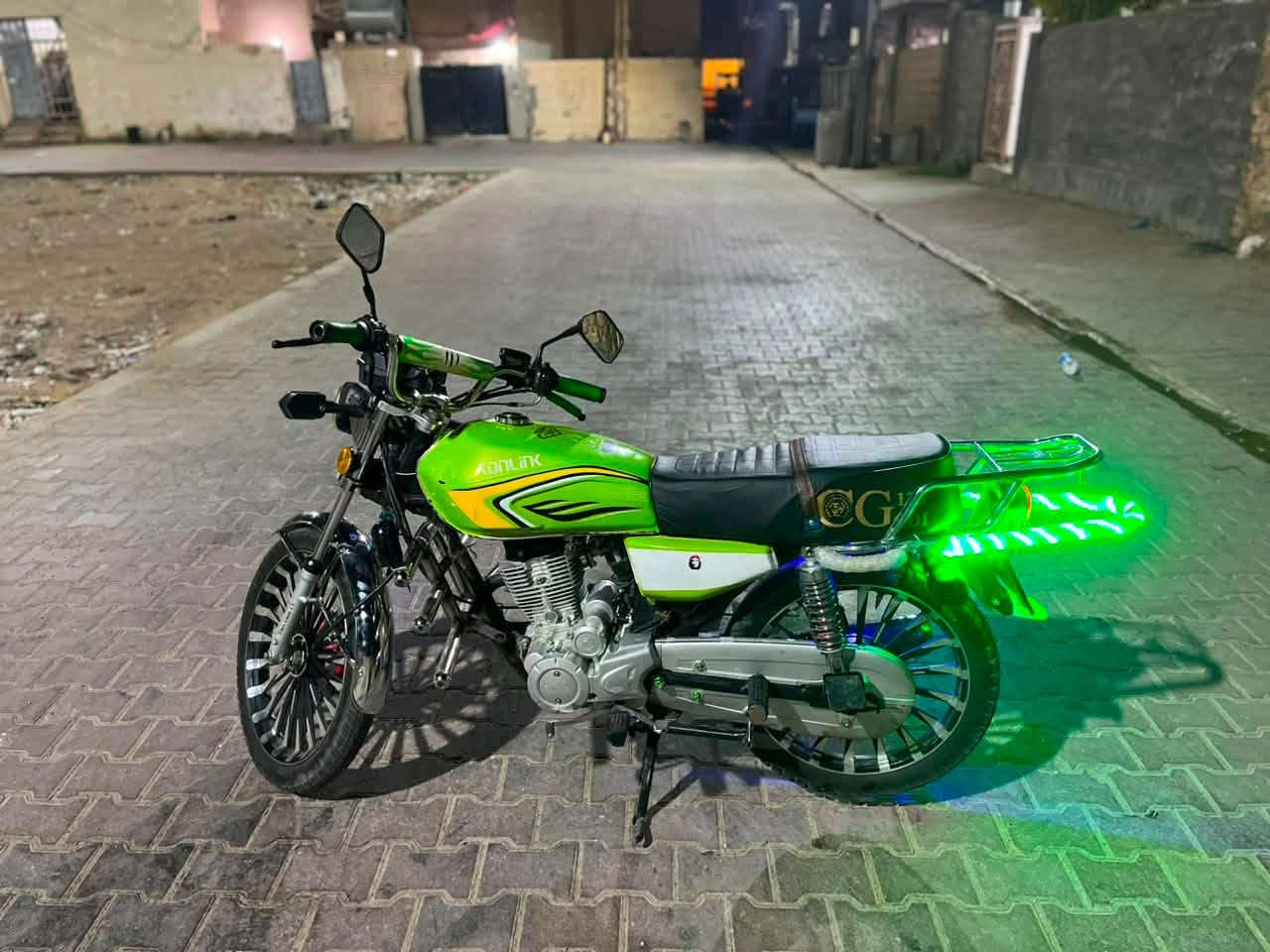مطور دراجه سيفان 2024 محرك 200
دراجه نضيفه سعر ٧٥٠ وبي ومجال للطيبين ♥️🫶🏻.
تواصل خاص لو رقم ***********

#لجميع
