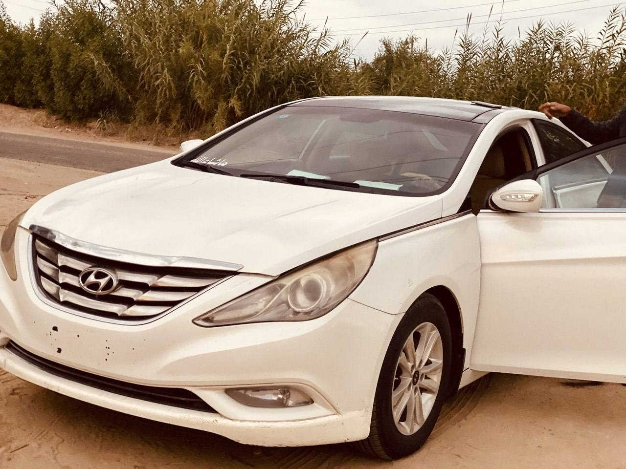 سلام عليكم 
سوناتا  2011 خليجي  
فول مواصفات عده البصمه 
سقف بانوراما  
اشاير بالمري
مري شفط
رقم مثنى مشروع وطني مميز
بأسمي مداور ثاني يوم
حدادية نظيفة محرك وكير كفالة
ضربتها جاملغ خلفي ضربة بسيطة مصلح بدون تبديل  
مكينة 2400 دوش 
تبريد قطعتين 
وباقي المواصفات المعروفة
سيارة جديده جدا
السعر 125 وبيها مجال بسيط
وترهم مراوس حسب القناعة 
للأستفسار ***********.
