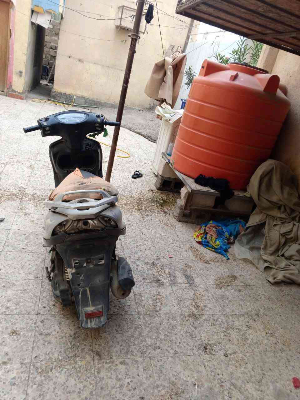 سلام عليكم دراجه كامكو لبيع كلشي ما بيها بس كهربائية شغاله بس رايدلها باتري ومفتوحه مر وحد وسعرها 325 وبيها مجال ورقم هاتف ***********
