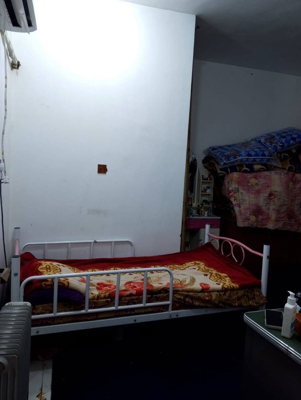 بيت بحي الصدر قرب فلكة الساعة بناء 2020 المساحة 136 حقيقي  الشارع الي بظهر فرح مول  بالضبط 
طابقين 
الطابق الاول براني ومطبخ وهول وغرفتين وصحيات وتهويات اثنين وطارمة صغيرة 

الطابق الثاني غرفتين وصحيات وبيتونه كاملات 
اضافة الى باقي المساحة مبني فوكهه قاعة جبيرة واصلة للسكف تصلح تصير شقة معزولة عن البيت للاستثمار
السعر 175 مليون 
للاستفسار واتساب 
***********
