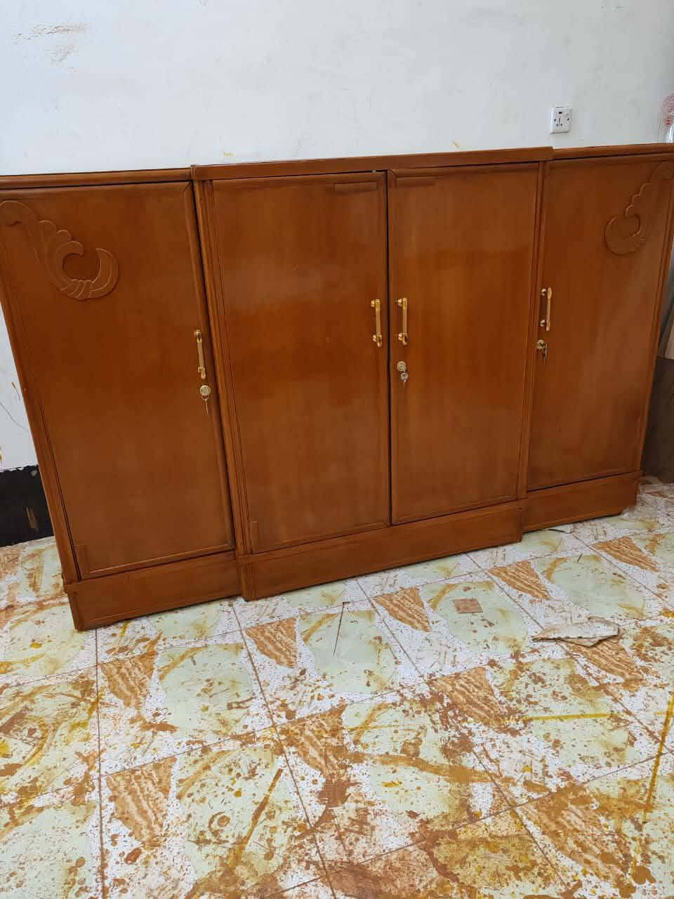 غراض نجاره تسكام كلش نضيفات وسعر مناسب مكان حله ابو غرق شراي يتصل على الرقم *********** اني مكلفه وبي واتساب سعر مو يمي
