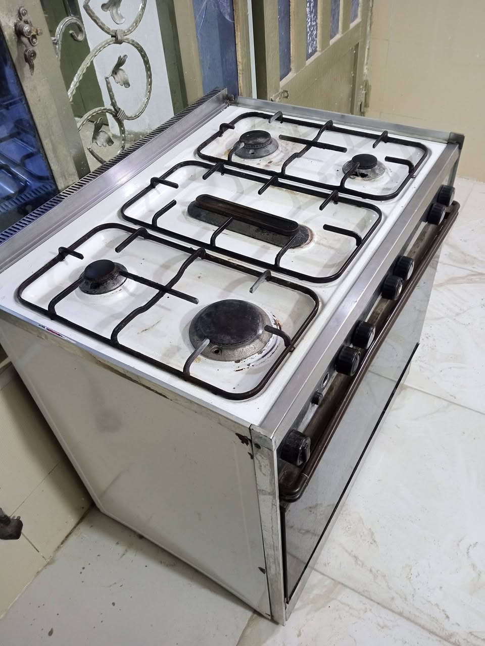 السلام عليكم ...
طباخ عشتار 5 مشاعل وفرن الاصلي كله شغال ع الفحص نضيف جدا للاستفسار اكثر يرجا مراسلة الصفحه او الاتصال ع الرقم *********** وات ساب
