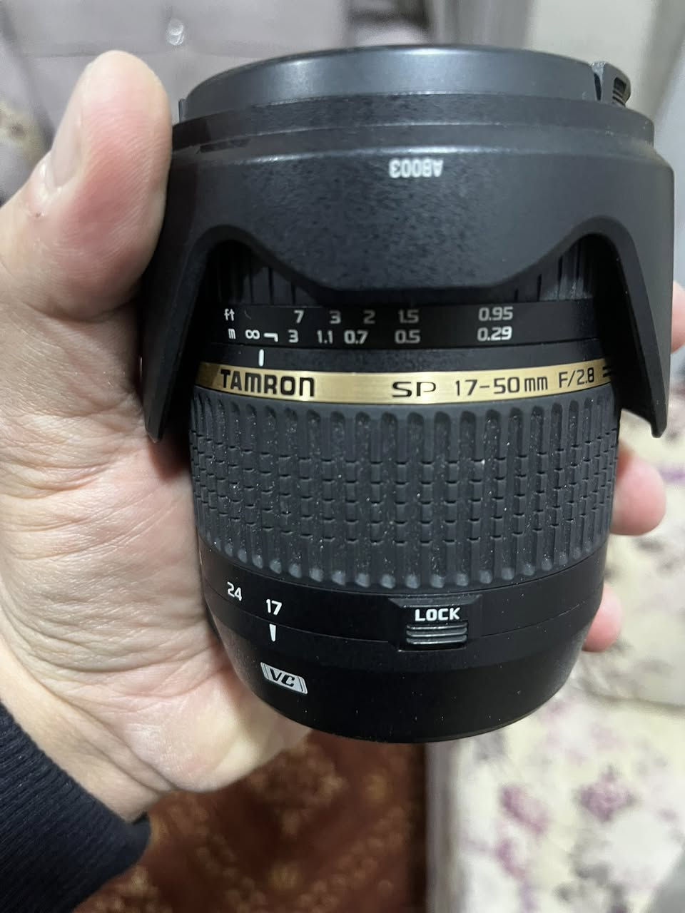 السلام عليكم ورحمة الله وبركاته
عفوا عندي هاي العدسة tamaron للكانون ef 
البعد البؤري 17-50 mm وفتحة العدسة f 2.8 
العدسة نظيفة واستخدامها قليل
عارضها ب 240 الف دينار
مكاني بغداد ورقمي
***********
