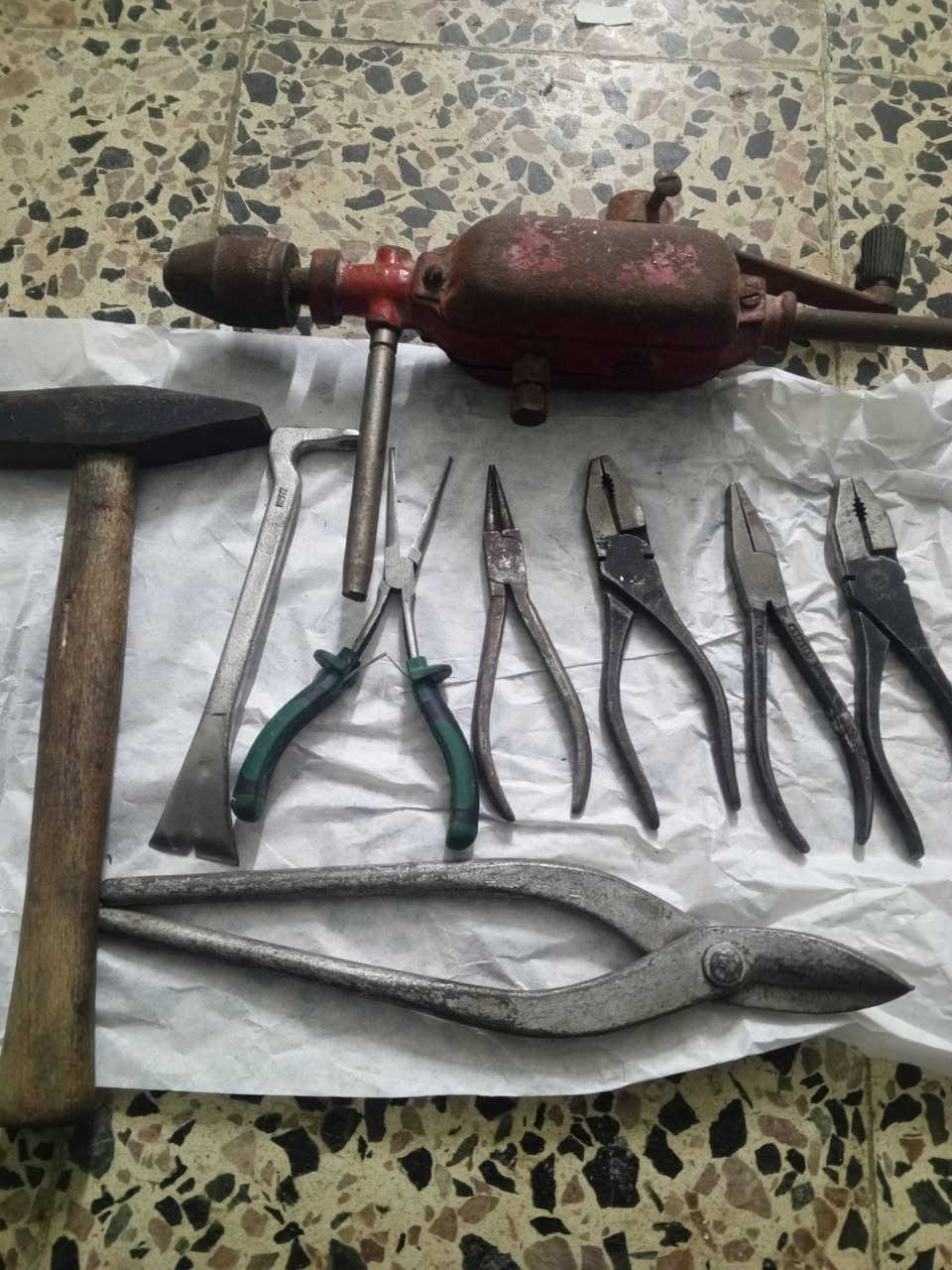 للبيع مكتب العباس ماطور هزاز انكليزي فريفيز ويشتغل سنكل... ومواد منواعه  150 الف للكل *********** وات ساب
