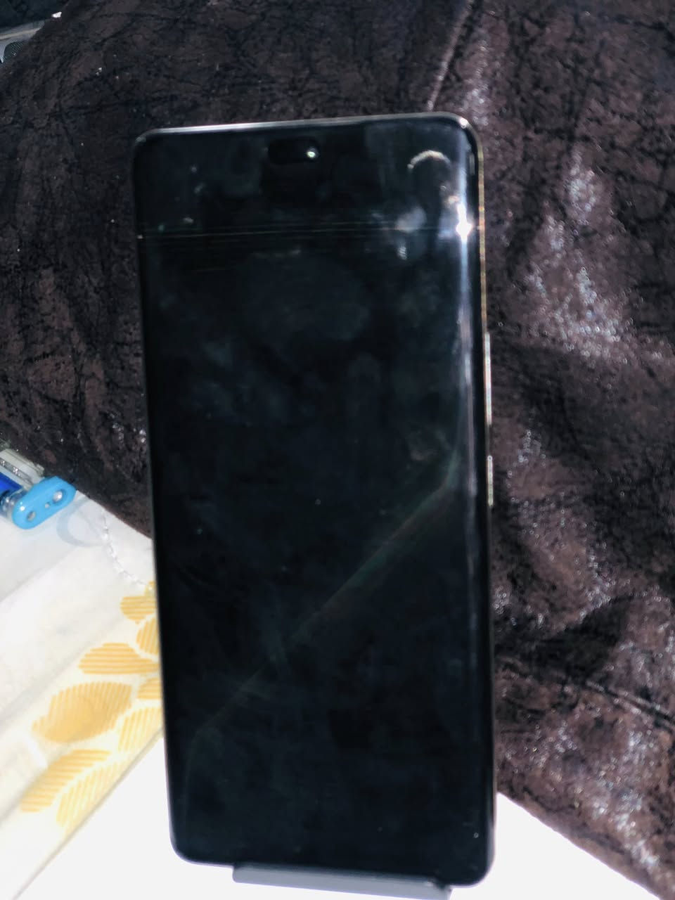 Honor x9c 
المواصفات مذكورة بل صورة 
الجهاز كلش نضيف كدام العين 
ادفع سعر عجبني ابيعك 
ملاحضة اكو نقطة بل شاشة كلش ماتبين هم منزل صورة الها تواصل خاص او ***********
