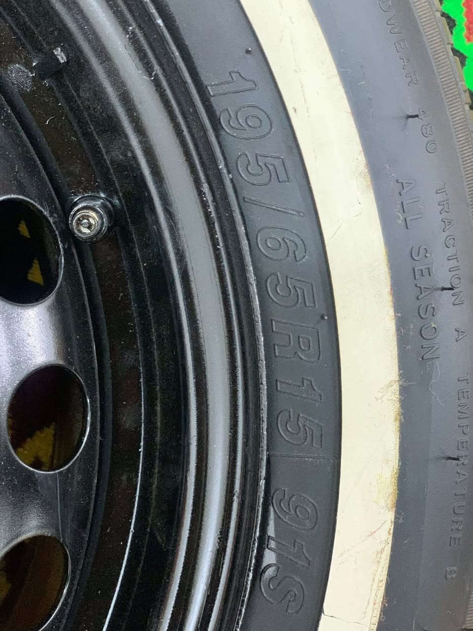 السلام عليكم شباب ويل حجم 15 مصبوغ  ابو الختم وابو 20 فتحه وتخم تاير ابو الخط لبارحه شاده وعلى الفحص ولكصب ام حساس جدد مكاني بصره سعر 300 وبيهن مجال اتصل وتدلل ***********
