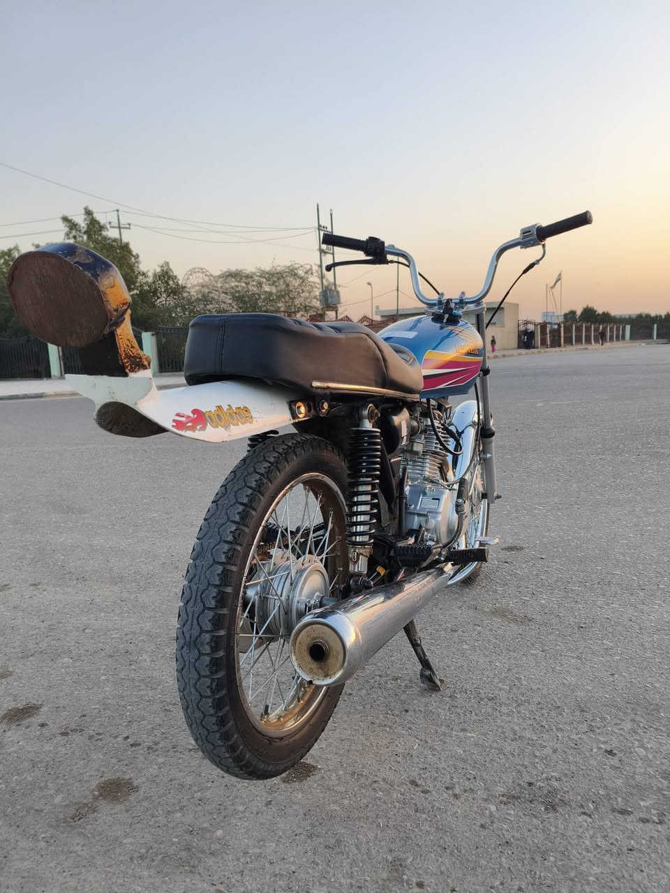 سلام عليكم دراجة انتنس للبيع الدراجة خير من الله تجي وتشوف بعينك+للملاحضة تنباع بدون نزال السعر 650 للستفسار أدخل خاص اوتتصل ***********
