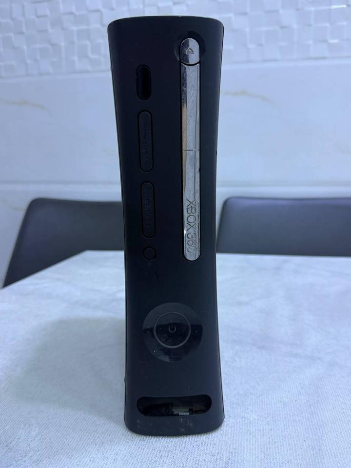 مرحبا اكس بوكس 360 للبيع
بي 145 لعبه تقريبا 
مكان موصل الآيسر 
سعر 90 بي مجال 
*********** واتساب
