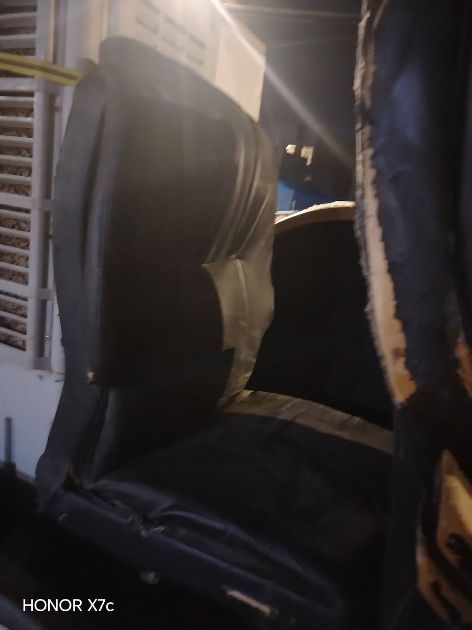 غراض للبيع *********** *********** تكريت ديوم ثلاجه صغيره وكبيره شرط شغل تخم غنفات غرفت نوم نضيفه طبلات تخم كبيره بنكات سقوف جديد عدد ٣مكينه برذر مكينه فراشه هيه الميز
