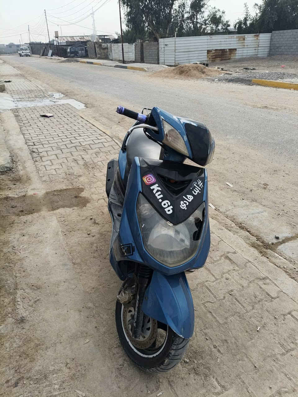 سلام عليكم من رخصت الادمن سكنس فحل للبيع نوزل الدراجة مكفولة.فقط مبدل ولفات وكفراتهة مختفة بلادي بس مشخطات رجاا لحد يكسر بحلال العالم رايدها 550وبيها مجال لطيبين مستعجل علئ بيعتها *********** اتصال فقط
