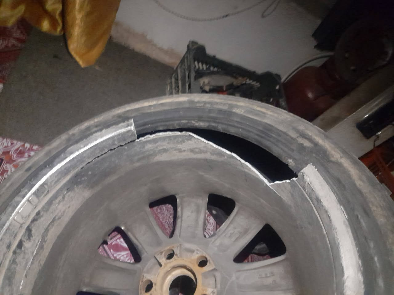 للبيع واحد مكسور حجم ٢٠ مال رانج سعره ٢٥ الف ***********وات ساب
