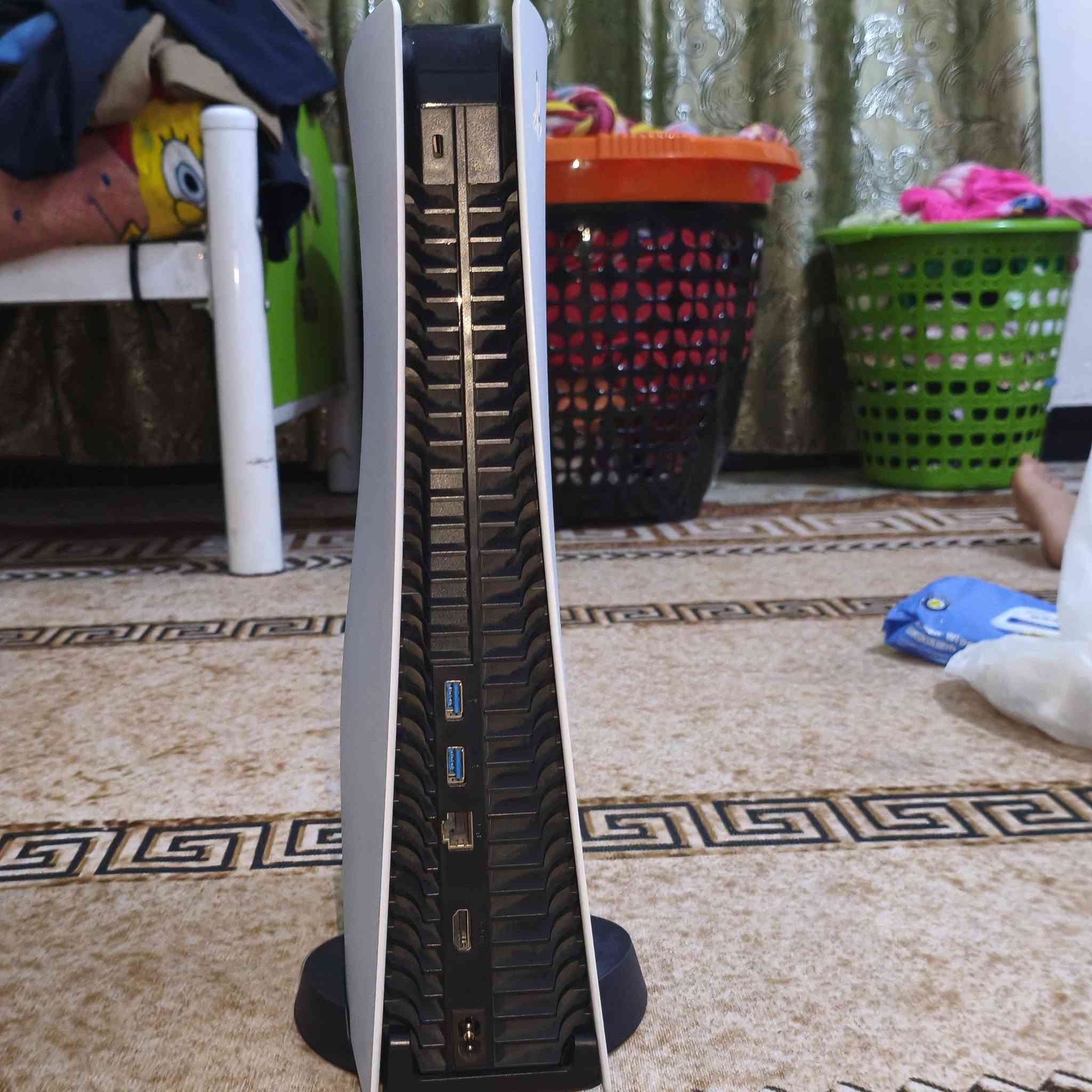 السلام عليكم ورحمة الله بلي 5 فات اوربي نظافة 💯 انطيك بي ضمان اسبوع عدا الكهرباء وسوء الاستخدام 
وبي حساب داخل الجهاز مليان العاب قوية مثل 
The Witcher 3 remake 
Resident evil 4 remake 
One piece pruning blood 
Bloodborne 
Sekiro
Dragon ball z kakarot
 وغيرها العاب هواي 
جهاز مكفول كفاله عامه برغي ما مفتوح بي 
قيم بما يرضي الله و اعلى سعر ابيع 
واتساب *********** 
ادمن وافق حب
