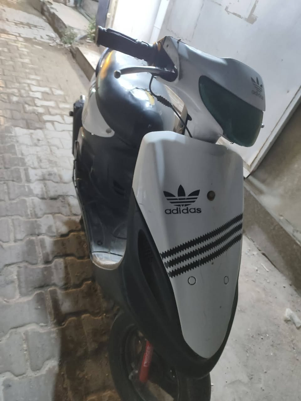 ماكس للبيع سرعه 120شغاله سلف هندر كهربائيات كله كامله صالنصه رياضي سعر250 عنواني بغداد ساحه عدن هاتف***********
