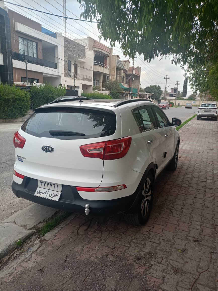 السلام عليكم .
للبيع كيا سبورتج موديل 2012 خليجي شركه البخيت فول مواصفات محرك 2400 دوش مامفتوح  رقم أربيل بشرط التحويل أو وكاله ..
سياره طالعه من الشركه بيد شخص واحد  برغي مامفتوح بيها مكفوله من الصبغ والتعديل باقيه على نظافتها وجمالها .  تخم تاير جديد 
سعرها 142 مع مجال بسيط مكانها أربيل .. ***********  *********** أربيل, العراق
