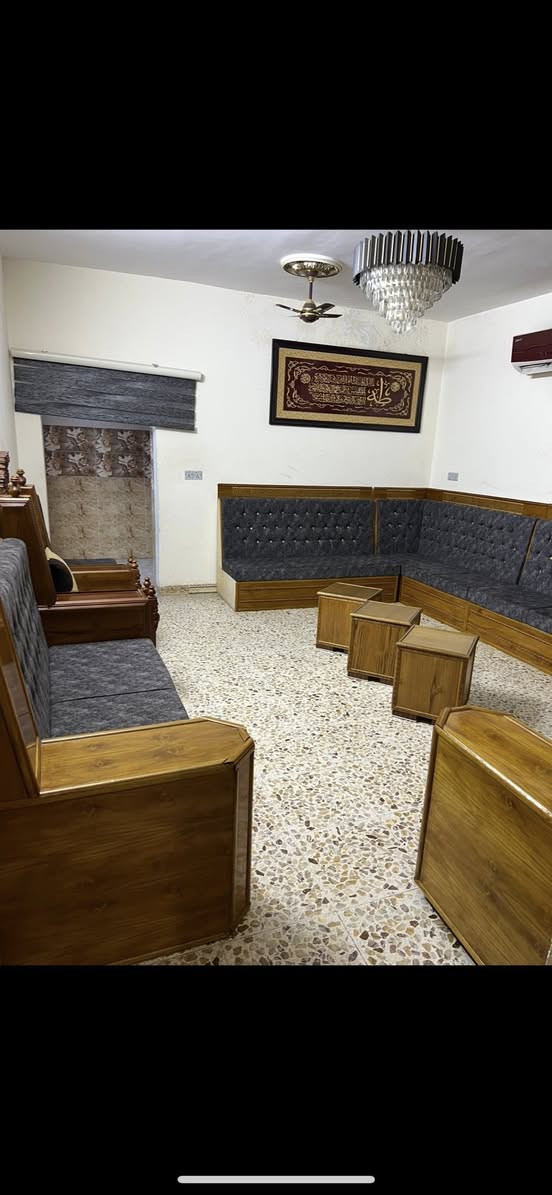 بيت في منطقه الدوانم قرب الشارع مساحه 250 
طابقين دبل فاليوم 4 غرف نوم وصاله ومطبخ حار بارد سعر 120 ***********
