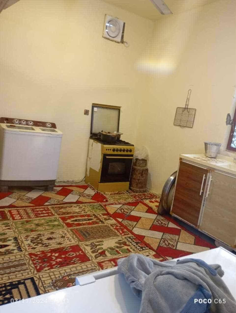 بيت للبيع تجاوز حي اور الثانيه عل بزل غرفه ومطبخ وحمام داخلي وخارجي وصاله لمساحه ٢٠٠م لبيت بلوك ولاساس طابوك نضيف *********** السعر ١٥ قابل للتفاوض
