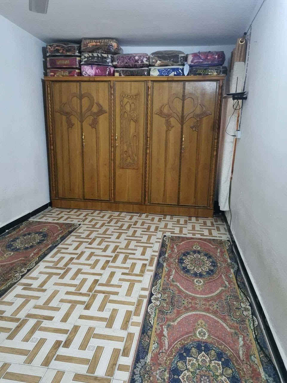 للبيع بيت ركن مساحة 260م
في منطقة دور الأكراد
شارع 20م مع مجاري نظامية
البيت الأول بورسلين، والثاني يحتاج أرضية + محل
المنطقة مخدومة بالكامل وقريبة من مدارس ابتدائية ومتوسطة ومستوصف
وخط مباشر للسوك وكافة الخدمات متوفرة
وقريباً تبليط المنطقة بعد إكمال السبيس

للاستفسار مراسلة الخاص او الاتصال ‭***********
