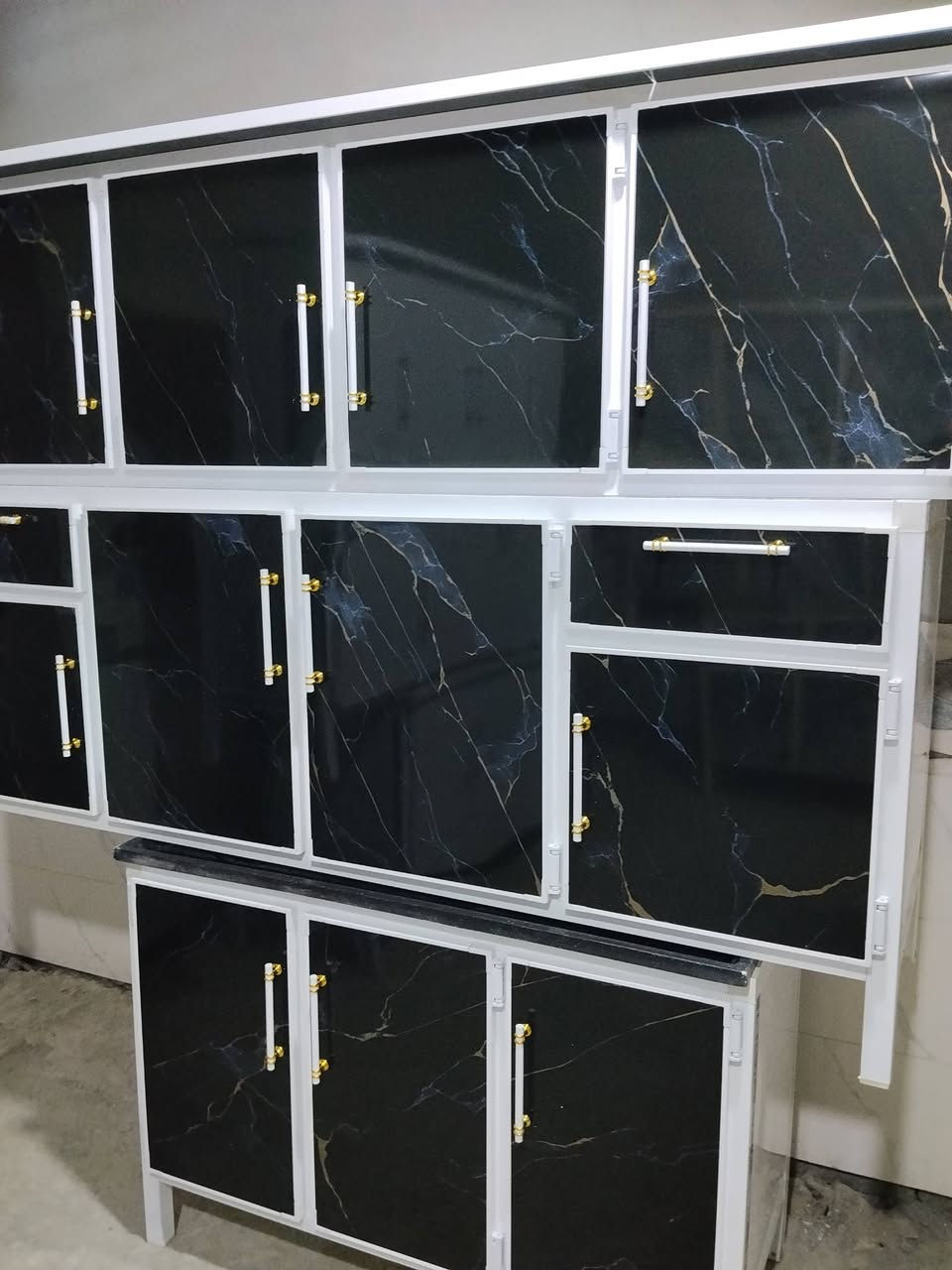 السلام عليكم تم وصول أنواع الكاونترات  نوع بنل بشرط توصا طول مترين مع سنك مرمر العنوان بعقوبة صناعه الثالثه عل عثمانيه ***********
