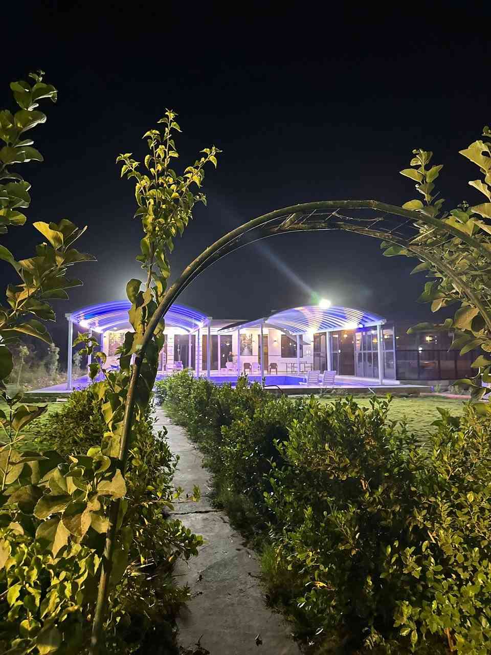 مزرعة متكاملة VIP 💥
استمتع بلهدوء وراحة البال لاتفكر ولاتحتار 
يمنه كلشي تريدة موجود💪
يتوفر صالة كبيرة جدا للمناسبات 😊
مع كراج كبير (طرمة) امام الصالة 😇😇
حوض كبار ضخم مع حوض اطفال مع جلسات على الماء مساحة الحوضين 120 متر مربع🤩

تحتوي على حديقتين امامية احدها 400 متر والثانية 400 كذلك 👈💥🤩  

تحتوي على غرفتين كبيرة ومؤثثة بلكامل 🤤
تحتوي على فيشة ومنضدة 😏
تحتوي على نت 4.5G+ قوي جدا😍
مساحة المزرعة دونم🥰
كهرباء 24h والمزرعة مكيفة بلكامل 😇
المزرعة لاينقصها شئ انشاء الله
ملاحظه المزرعة مشيدة حديثا وبمواصفات راقية وحديثة 
ونعمل بنضام الشفتات والايام 🤗
قوانين المزرعة / منع جلب المشروبات الكحولية 
المزرعة غير مسؤولة عن اي حادث عرضي او غرق 
مزرعة متكاملة من كل شيئ انشاء الله ويشرفونه عوائلنه الكرام
🔴ملاحظة مهمة🔴
1-جلب المستمسكات الاصليه البطاقة الموحدة او الجنسية 
2-يتحمل المؤجر كافة الاتبعات القانونية في حال المخالفة 
3- يتحمل المؤجر كافة المسولية في حال حصول حادث عرضي او  (غرق . صعقة كهربائية. مشاجرات في مابينهم ) ♦️♦️ولا تتحمل ادارة المزرعة اي مسالة قانونية او عشائرية في حدث اي حادث عرضي وقضاء وقدر وغرق. 

رقم الهاتف للاتصال ***********
او مراسلتنه على الخاص
العنوان بلد
