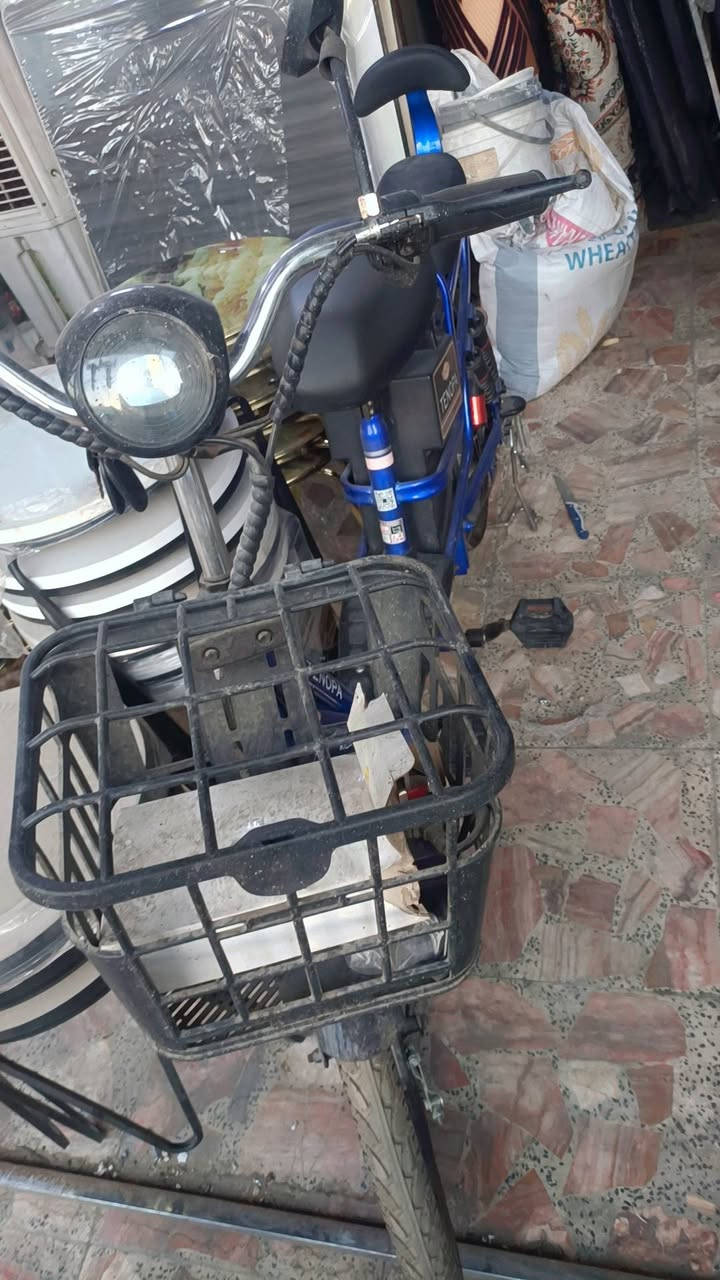 سلام عليكم
 بايسكل شحن 
شركه Tainoba نوعيه H3الدراجه ما مستخدم جديد 
كلشي بحاله الوكاله او جيده سرعته 45كم
اتمشي 50الئ60 كيلو للشحنه الواحده
ياتفيد للمناطق الداخليه والقريبه من المنطقئ
ملاحظة الدراجه جديد ما مستخدم ورجاء لا تقارنها بلمستخدم 
السعر 500 الف او بيه مجال للوجوه الطيبه 
رقم الهاتف ***********
مدينه الصدر
