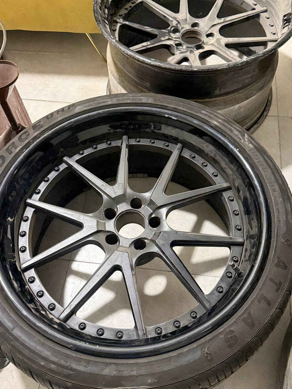 سلام عليكم غراض للبيع
ويل حجم 22 قطعه وحيده بلعراق للوايد بدي 
السعر 18 ورقه 

زوجين فلنجات 6 بستم  سعر زوج 350$

كورات srt يرهم لل 5.7 ايظا كامل هو ولفات ولاستيك 500$

دبلات بلاديه اصفر  انامي خلفي مال تفصيخ جدد
 الزوج400$
دبل امريكي  خلفي فقط يرهم للمنظومه تعليق هوائيه السعر 350$

زوج رباط ميزانيه مال تفصيخ مال srt 
150


**إذا كنت صاحب هذا الإعلان وتريد حذفه لأي سبب، رجاءا أرسل رسالة إلى الدعم الفني**