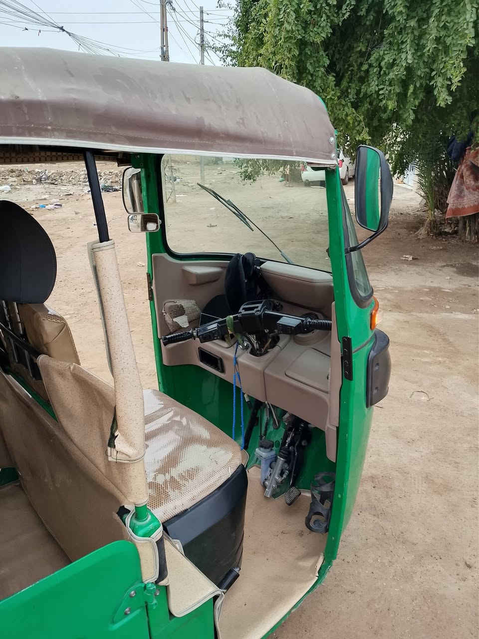 سلام عليكم تكتك البيع السعر 7600ملاين وبيه مجال تكتك نضيفه ما بيه اي شي بس ضربه بل تكمه ومعدله والباقي كفاله وخياسات معمره تكتك وراق مكاني ميسان حي المعلمين الجديد الفتح الاولى الرقم ***********
