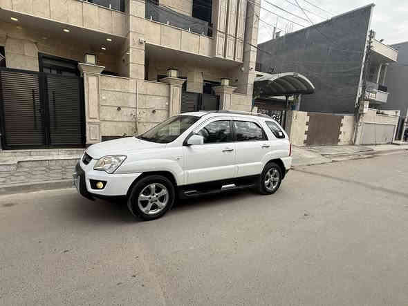 سبورتج ٢٠٠٩ كفاله عامه من الصبغ والتبديل والبارد سياره جديده جدا 
رقم بغداد باسم الحجي فول مواصفات 
فتحه  داخل جلد  مكينه ٤ سلندر ٢٠٠٠ 
تخم تاير جديد قبل ايام شديته
السعر ١٣٢ $ بيها مجال بسيط 
مكاني بغداد 
***********  غير متواجد ع الفيس
