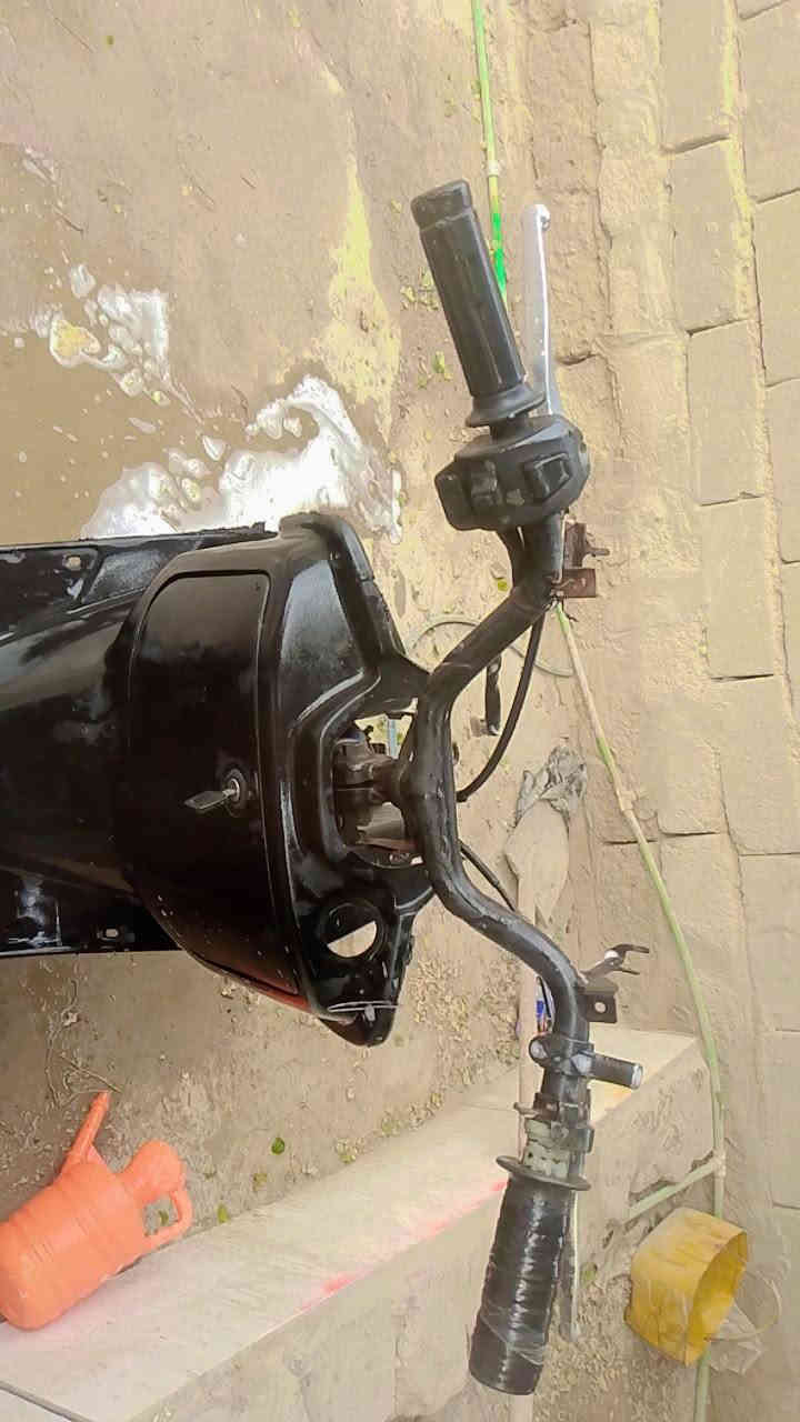 السلام عليكم
دراجه فراشه 
مكينه اول فتحه الهه 
تايرات جدد 
البصره الزبير 
السعر 200
***********
