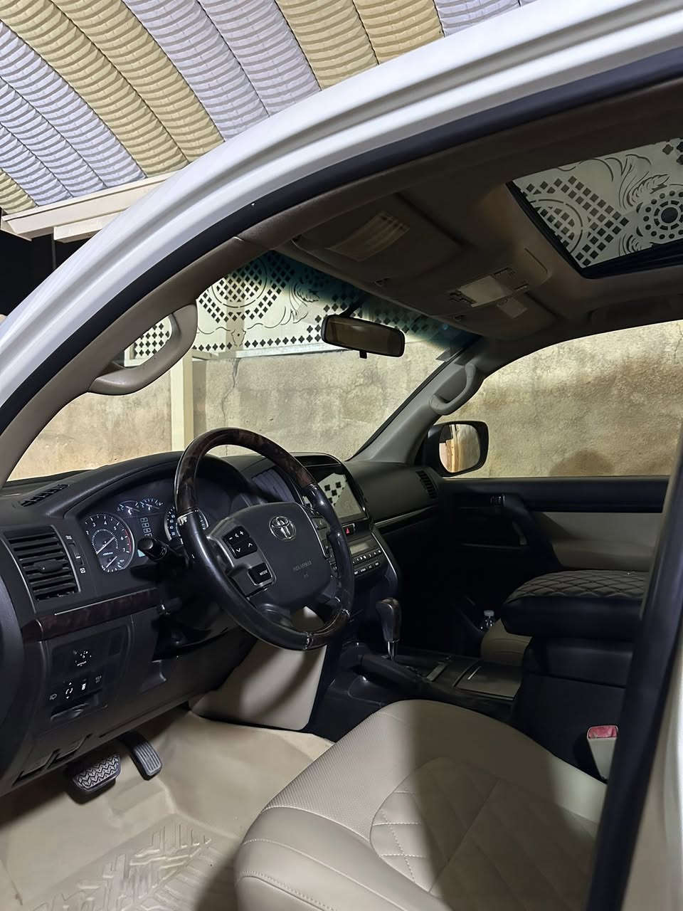 الجديده للبيع لاندكروز مديل 2011 سياره مكفوله كفاله عامه فقط دعاميات صبغ  مكينه 6مكينه كير برغي ممفتوح بيهن ومكفولات من كلشي وسياره هم برغي ممفتوح بيها عله ادينه جديده بمعنئ الكلمه حته القماره بدون رصعات ولا شريط طابع سياره غرفتها جديده جدآ تخم تاير جديد صدر خير من الله تبريد ثلج سياره كامله مكمله و ب اسمي تحويل ثاني يوم سعر خاص او اتصل ع رقم 

***********👉اتصال 
***********👉واتساب 
والرد سريع 
مكان السياره بغداد
