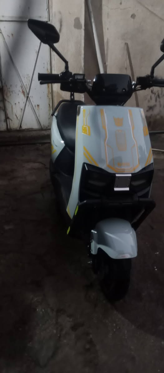 السلام عليكم للبيع دراجه شحن حجم كبير 6بطاريات الكبار مسطره سرعه 60 حقيقي 3نمر اشاير يمنه يسره لايت زنون عالي ناصي نضام الR وتثبيت سرعه دراجه حيل نضيفه وجديده مابيها كل نقص استخدام 3اشهر فقط مكاني بغداد جديده سعر 650 وبيها مجال ***********
