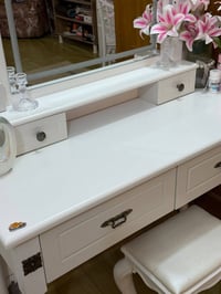 ميز تواليت • جديد • مساحة كبيرة