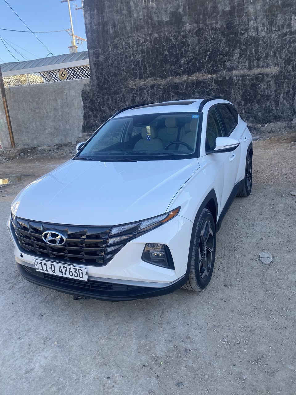 السلام عليكم
توسان 2023 امريكي 

لون ابيض حادث باب خلف سايق بدون دواخل بدون ايرباك 

السياره فول 

بصمه 

فتحه داخل جلد 

كشن دتفه + كهرباء

جنطه كهرباء 

سايد بريك بصمه 

شحن لاسلكي

3 انضمه قياده 

اشاير بالمري 

رقم بغداد الانكليزي

السياره نضيفه وحلوه 

اي استفسار اني حاضر 

*********** واتساب مفتوح
