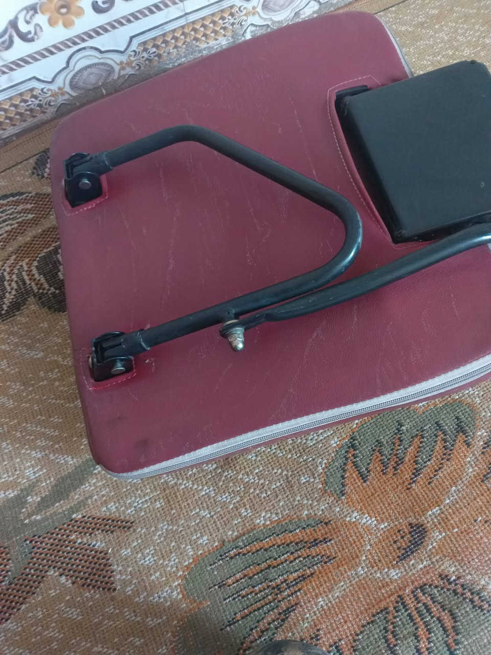 تخم كراسي مال فوتو الوان للبيع جدد ما مستعملات لو دقيقه واحده مكاني بغداد حي البتول السعر ١٤٠. ***********
