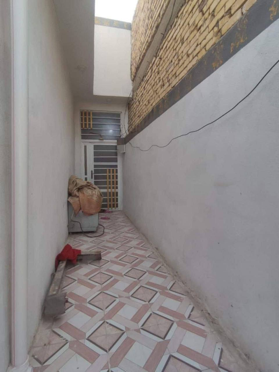 🏡 بيت 100 متر للبيع ب 34 وبيه مجال
موقع مميز  مقابل  قرية الغدير (عمود 270) ✨

📏 المساحة: 100 متر
💰 السعر: 34 مليون (قابل للتفاوض)
🏗️ البناء: طابوق | الأساس والسقف: كونكريت

🔹 مواصفات البيت:
✅ غرفة نوم 🛏️
✅ صالة 🛋️
✅ صحيات داخل وخارج  🚽
✅ مطبخ 🍽️
✅أستقبال 

🔹 الخدمات المتوفرة:
💧 ماء | ⚡ كهرباء | 🚗 شوارع مبلطة | 🏫 مدارس قريبة

📍 الموقع: النجف – مقابل  قرية الغدير عمود 276 
📜 الملكية: طابو زراعي (إقرار محكمة)

📞 للتواصل: 
أتصال ‏‪***********‬‏
واتساب ***********
