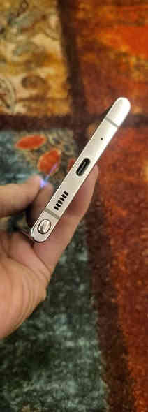 نوت ٢٠ الترا 
رام ٨ و ذاكره ٢٥٦ كيكا 
دبل سيم شرق اوسط 
به طبع بشاشه وكسر
سعر ٢٠٠ الف دينار 
اربيل قلعه *********** واتساب
