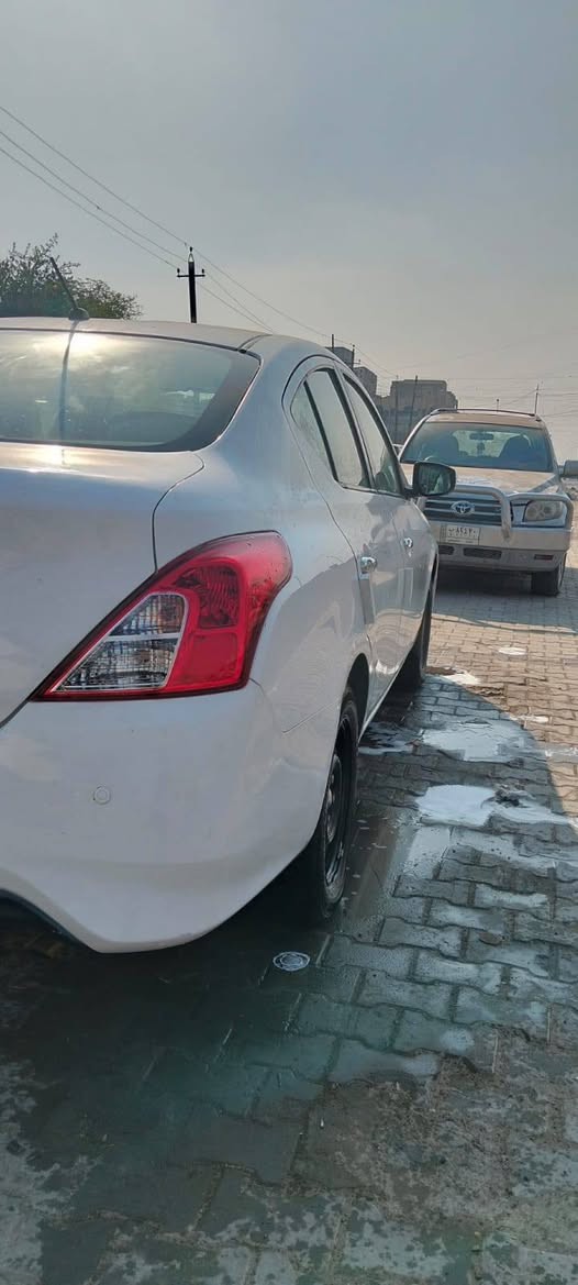 نيسان سني موديل ( ٢٥)
ماشيه ٣٠ كيلو رقم اربيل بيه كصه بلحوض او باب الخلفي مال السايق مبدل السياره زيرو
رقم اربيل مكاني بغداد تحويل او وكاله شرط
غير ذني اي شيء مابيه
السعر ( شده مية ورقه)  رقمي (***********)
وتساب عندي
