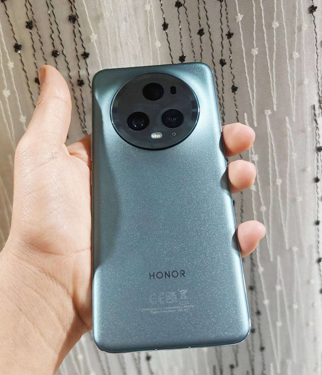 السلام عليكم ورحمة الله وبركاتة
📱 جهاز  هونر ماجك 5 برو 
الجهاز للبيع 🔰بدون كارتونه فقط شاحنه و2حافضات🔰
نسخة رسميه عالمية 
مستعمل قليل 
الجهاز وتر بروف ضد الماي
معالج  : سناب دراگون 8 جين 2
شاشة راقية LTPO
البطارية 5100  مع شحن سريع 66 واط .. 
ذاكرة 512  /  عشوائية 12  .. 
 الجهاز فلاكشب وغني عن التعريف  ، الجهاز نظيف جداً ، مكفول من اي خلل او عطل ..
سعر الجهاز :500الف وبي ممجال قليل
 متواجد عالخاص وبخدمتكم ..
***********
