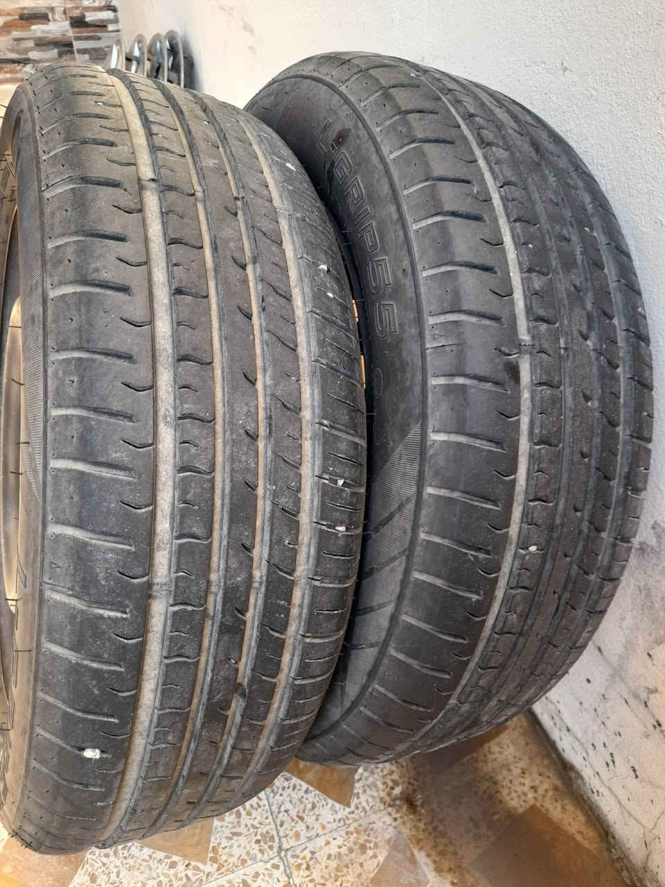 ويل عادي وتايات انضاف فوك النص وكبات كيا ريو الحجم ١٥ السعر ٢٧٥ وبي مجال ***********
