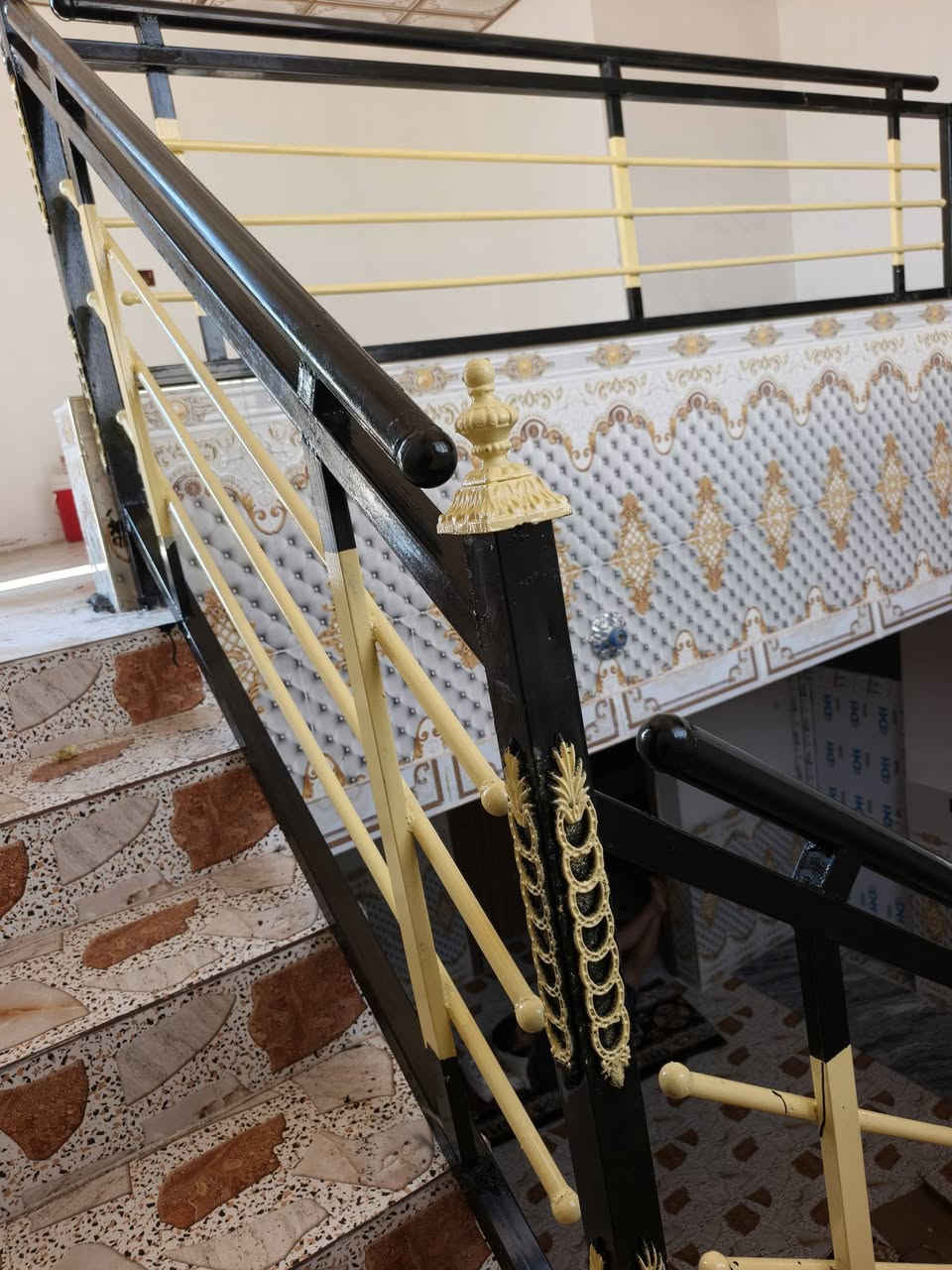 السلام عليكم
صبغ ابواب وشبابيك ومحجل كيا 
وابواب حوش 
وأيضاً
شغل سقايف ومحجل درج حسب المتر 
والأتفاق
ويوجد تصليح لكافة انواع الغسالات ***********
