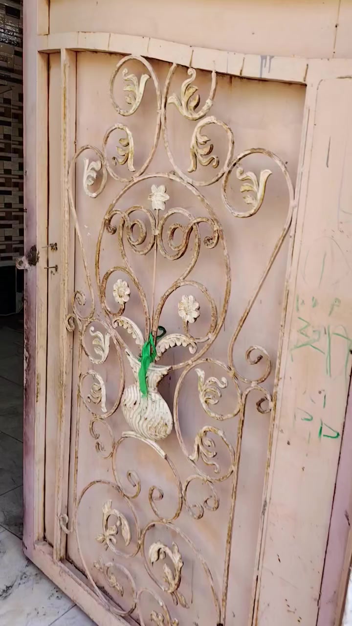 البيت الإيجار ١٠٠متر طابق ونص البيت كامل من كلشي الكفات الصحة ***********
