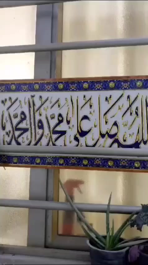 سلام عليكم بيت للبيع المساحة ٧٥م طابق ونص مدخلين الواجهة6 ونزل ١٢ونص الخطيب الزراعي  شارع خولة فرع قبل اسواق عبودي على اليمين يحتوي على صالة مطبخ غرفتين  نوم خدمات سطح كامل مطبك كما موضح بلفديو لبيت جاهز مشتغلة بيدي كلش نظيف خدمات المنطقة ماء مجاري تبليط سند ٢٥ للاتصال على رقم (***********) واتساب موجود
