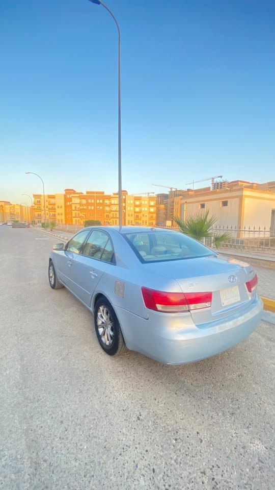 سوناتا ٢٠٠٨ امريكي
محرك دوش ٢٤٠٠
رقم بغداد 
سيارة مكفولة كير محرك صدر تبريد تايرات كهربائيات كلها جديدة 
حادث جامغ خلفي 
مواصفات عادية 
بيها جراد كلش قليل 
للاستفسار ***********
السعر ٨٧ بيها مجال
