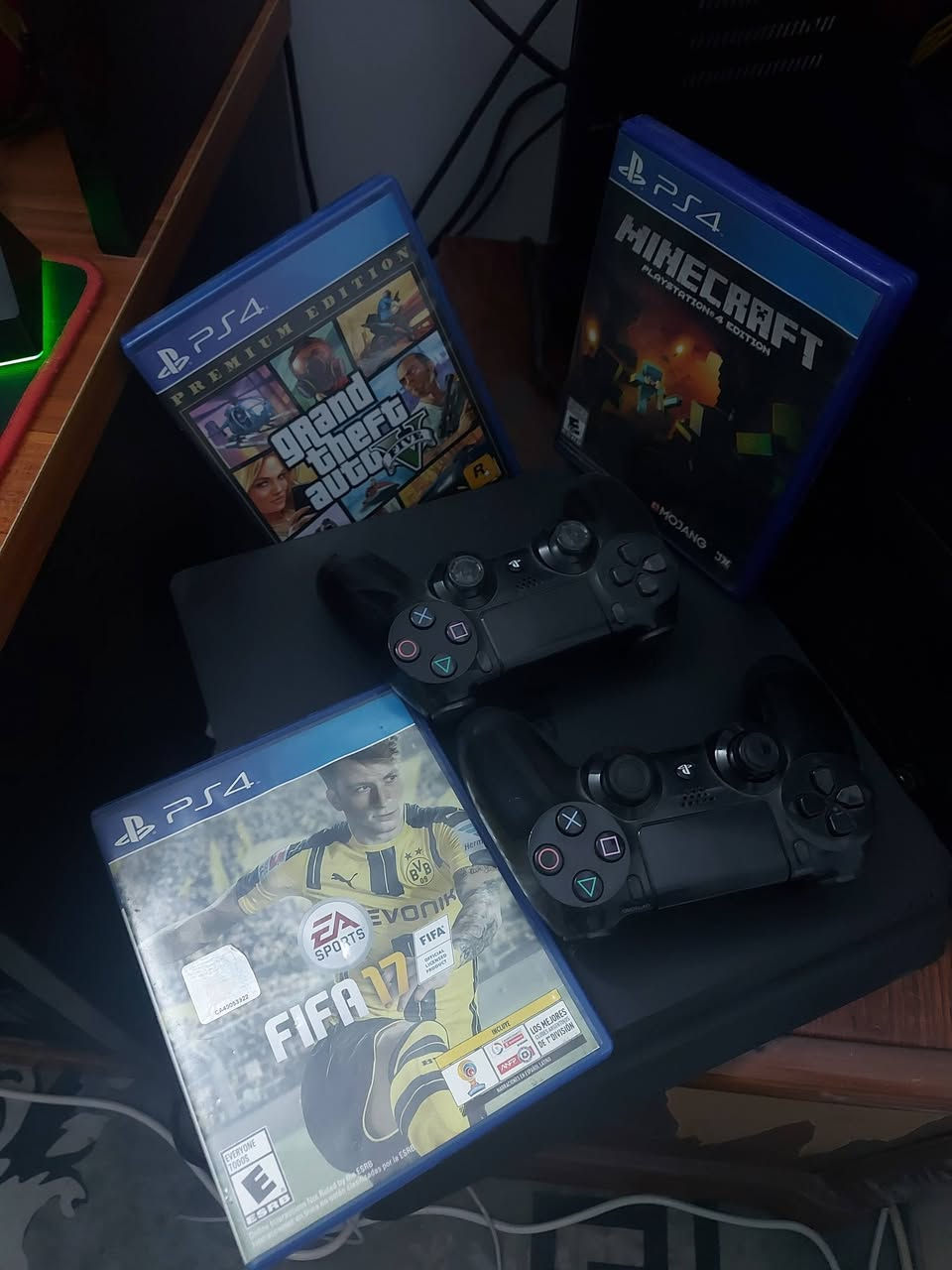 السلام عليكم ، بلي 4 سلم للبيع مع جوستكات  2 اصليات مو كوبي ووياه ٣ العاب  gta ,mincraft,fifa17
السلام عليكم ، بلي 4 سلم للبيع مع جوستكات  2 اصليات مو كوبي ووياه ٣ العاب  gta ,mincraft,fifa17 
سعره 225 قفل مكاني ببغداد حي الجهاد توصيل ماعندي 

والستيرن نوعه pxn v9 يشتغل على البلي والاكسبوكس مابي اي مشكلة والكارتونه مالته موجوده يشتغل كير عادي واتوماتيك وبي شفتات سرعة سعره 110 وبي مجال 

هذا رقمي الواتس ***********
