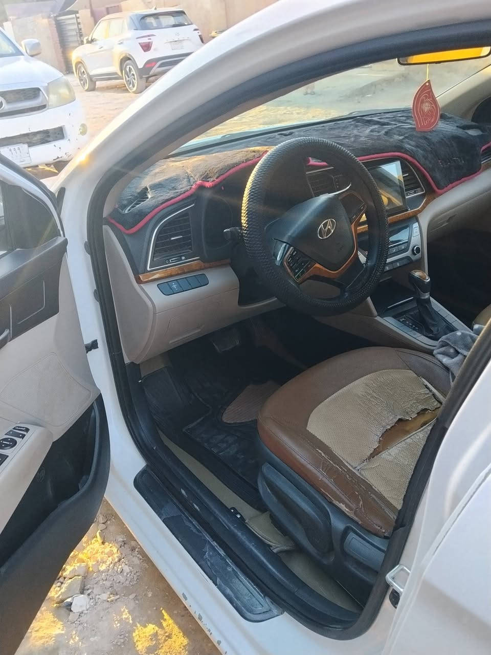 السلام عليكم سياره ألنتره موديل 2018 مكينه الفين دوش بيها قطعه تبديل بنيد ماشيه 178 كيلو متر وارد خليجي السعر 150وبيها مجال مكان بغداد للاستفسار ***********
